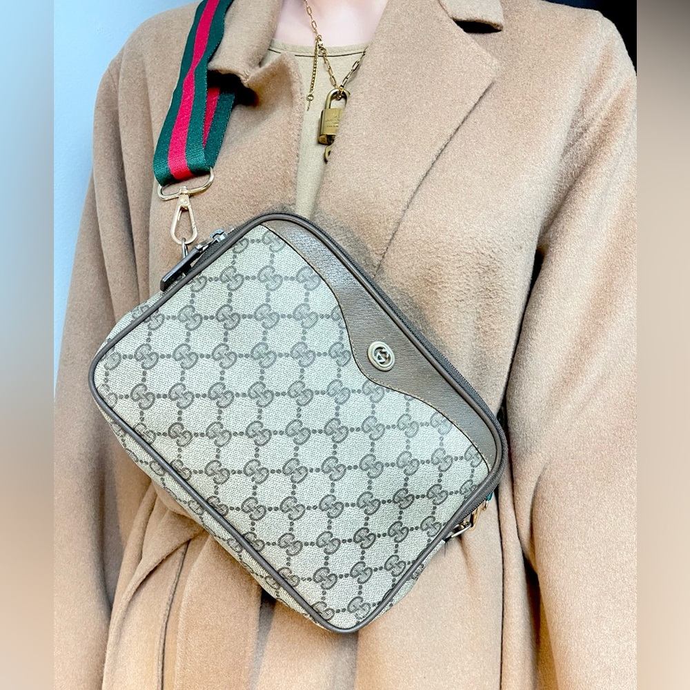 Authentic Gucci vintage GG canvas crossbody bag 97.02.068 ( Hk200)